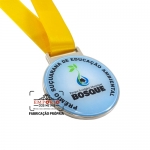 Medalha Prmio em Adesivo - Medalha em metal com banho niquelado e aplicao de adesivo resinado com fita de cetim a 01 cor. Medalha personalizada Prmio Segurana. Fbrica de medalhas promocionais.