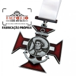 MEDALHA PERSONALIZADA - Medalha em metal no relevo com banho prata velha e cor esmaltada com fita de cetim. Fbrica de medalha personalizada e promocional. Medalhas e comendas.