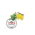 Pin adesivado e resinado - Pin bandeiras cruzadas, Brasil X logo da empresa em adesivo resinado, no metal dourado com preguinho e borboleta metlica no verso. Pin de lapela.