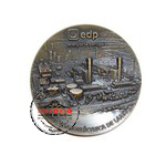 Medalha em relevo bronzeado - Medalha em relevo bronzeado no formato redondo medindo 60mm de dimetro.