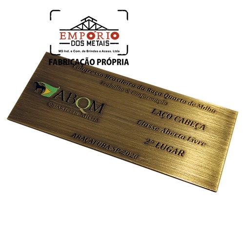 PLACA EM METAL COR BRONZE