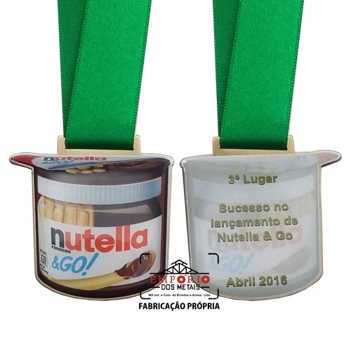 Medalha com logo adesivado