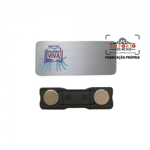 Crachá em Metal com Ímã (2257) - Crachás em Aço Inox Escovado ...