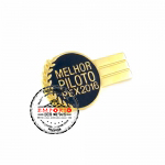 Pin Reconhecimento - Pin Reconhecimento. Pin promocional. Pin em metal no relevo dourado. Pin melhor piloto. Pins personalizados para campanhas de incentivo.