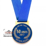 Medalha 50 anos - Medalha 50 anos. Medalha tempo de casa. Medalha promocional. Medalha comemorativa. Medalha em relevo dourado. Medalha personalizada.