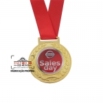 Medalha com adesivo e resina - Medalha com adesivo e resina. Medalha em metal com aplicao de etiqueta e resina. Medalha dourado adesivada. Medalha personalizada.