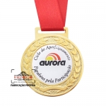 Medalha Aurora - Medalha Aurora. Medalha modelo Ramo. Medalha dourada. Medalha com logo em adesivo + cobertura de resina transparente. Fbrica de medalhas. Medalhas promocionais. Medalha de participao.