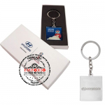 Chaveiro em relevo + adesivo - Chaveiro em relevo + adesivo. Chaveiro com logo em baixo relevo + aplicao de etiqueta resinada. Chaveiro promocional. Chaveiro acondicionado em caixa personalizada com logo gravado. Chaveiro para eventos e campanhas.