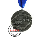 Medalhas em relevo - Medalha personalizada confeccionada em metal no relevo medindo 60mm de dimetro, banho de prata velha, montada com fita para pescoo de cetim a 01 cor.