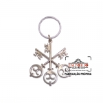 Chaveiro Modelo Chave - Chaveiro personalizado modelo chave produzido em metal no relevo com banho niquelado e argola tipo italiana. Fabricamos e personalizamos chaveiros para campanhas promocionais. Chaveiros para brindes, formato recortado e vazado.