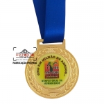 Medalha de Linha - Medalha de linha. Medalha personalizada em metal, borda com ramo em relevo, ao centro adesivo resinado e montada com fita de cetim 1 cor. Medalhas personaliadas para campanha promocional. Fabricamos sob encomenda. Projetos exclusivos.