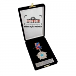 Medalha Personalizada - Medalha em metal no relevo com banho niquelado, formato recortado, fita personalizada, plaquinha de ao inox com identificao e com estojo de veludo. Medalha promocional performance de vendas. Fbrica de medalhas personalizadas.