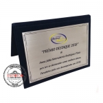 Placa Prmio Destque - Placa em ao inox escovado e gravada com impresso digital U.V. com estojo de veludo modelo capa. Placa de homenagem personalizadas. Fabricamos placas promocionais para premiao de destaque e sob encomenda. Placas de metal com estojo.