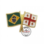 Pin Brasil x Gergia - Pin modelo bandeiras cruzadas em metal no relevo com banho dourado e cores esmaltadas. Fbrica de pins bandeiras cruzadas. Pins bandeiras personalizadas para campanha promocional. Broche bandeiras.