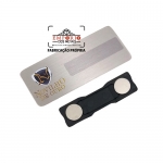 Crachs Personalizados - Crach em ao inox escovado com logo gravado com impresso digital U.V.  e 2 ms de neodmio. Fbrica de crachs de identificao personalizados. Crachs metlicos para empresas.