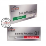 Placa para Porta - Placa em acrlico branco com impresso digital U.V. para fixar em porta com canaleta indicando livre ou ocupada. Fbrica de placas indicativas em acrlico ou ao inox. Placas de sinalizao sob encomenda.