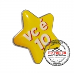 Pin Reconhecimento - Pin em metal nof ormato de estrela com aplicaod e adesivo digital com cobertura de resina transparente. Fbrica de pins personalizados para campanha promocional. Pin voc  10 com adesivo resinado. Peas sob encomenda.
