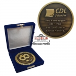 Medalhas em Relevo Bronze - Medalha em metal com frente e verso em relevo, banho bronze e acondicionada em estojo de veludo. Fbrica de medalhas personalizadas para eventos, premiaes e homenagens. Medalha promocional sob encomenda, peas sofisticas e com sua arte.