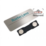 Crach de Identificao - Crach em ao inox escovado e gravado com impresso digital U.V. com 2 ms de neodmio. Fbrica de crachs metlicos para identificao. Crachs de identificao para empresas e eventos.