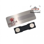 Crachs de Identificao - Crach em ao inox escovado e gravado com impresso digital U.V. com 2 ms de neodmio. Crachs metlicos para identificao. Crachs personalizados. Broche de identificao. Crachs de identificao para empresas e eventos.