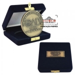 Medalha Comenda - Medalha comenda em metal no relevo com banho bronze em estojo de veludo luxo. Fbrica de medalhas personalizadas para evento promocional e premiaes especiais. Medalha sob encomenda e com sua arte.