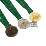 Medalha Time Premium - Medalha em metal no relevo nos banhos dourado, niquel e bronze, com fita personalizada com seu logo. Fbrica de medalhas promocionais. Medalhas sob encomenda para eventos de corrida, campeonatos ou premiao de empresas.