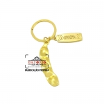 Chaveiro em Relevo Dourado - Chaveiro em metal modelo soja com plaqueta personalizada com logo, em relevo e banhos dourados. Fbrica de chaveiros personalizados, sob encomenda para evento promocional, brinde e divulgao da sua marca.