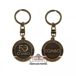 Chaveiro em Relevo Banho Bronze - Chaveiro em metal com relevo frente e verso, banho bronze, elo giratrio e argola tipo italiana. Fbrica de chaveiros personalizados para brindes e divulgao da marca. Peas sofisticadas e sob encomenda.