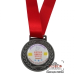 Medalha de Linha - Medalha em metal com bordas em relevo e ao centro adesivo resinado. Fbrica de medalhas personalizadas para evento promocional, campeonatos e homenagens. Peas sob encomenda gravadas com seu logo.