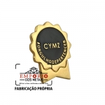 PIN CAMPANHA DE RECONHECIMENTO - Pin em metal no relevo com partes vazadas, banho dourado e cor esmaltada. Fbrica de pins para campanha promocional e marketing. Broche dourado.