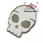 PIN ARTE PERSONALIZADA - Pin em metal no relevo, banho niquelado e cor esmaltada. Fbrica de pin e broches com arte exclusiva, personalizada para seu evento promocional. Pin de lapela.