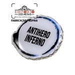 PIN ETIQUETA RESINADA - Pin com base em metal niquelado e aplicao de adesivo resinado. Fbrica de pins para divulgao da marca, brindes e evento promocional. Broches de adesivo.