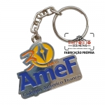 CHAVEIRO EM RELEVO - Chaveiro em metal no baixo relevo com banho nquel e cor esmaltada. Fbrica de chaveiros com logo personalizado em baixo relevo. Chaveiro promocional para brinde ou eventos.