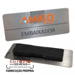 CRACHS IMANTADOS - Crach em ao inox escovado e gravado com impresso digital U.V. com m de neodmio para fixao. Fbrica de crachs personalizados para identificao. Peas sob encomenda.