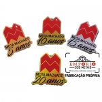 PINS COMEMORAO TEMPO DE CASA - Pin em metal com banho niquelado e adesivo resinado. Fbrica de pins personalizados para premiao de tempo de empresa. Pins promocionais para empresas. Broche tempo de casa.