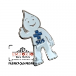 PIN EM METAL NIQUELADO - Pin em metal no relevo, banho niquelado e cor esmaltada. Fbrica de pin e broches com arte exclusiva, personalizada para seu evento promocional. Pin de lapela.