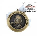 MEDALHA COMENDA - Medalha em metal no relevo com banho bronze e fita de cetim. Fbrica de medalhas personalizadas. As medalhas so produzidas com sua arte e sob encomenda.