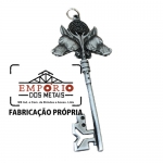 PINGENTE PRATA VELHA - Pingente em metal alto relevo na frente e verso, banho de prata velha. Formato de chave. Pingentes personalizados para pescoo ou pulseiras. Fbrica de pingentes promocionais e sob encomenda.