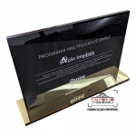 TROFU PROMOCIONAL - Trofu com base e torre em acrlico preto e acrlico espelhado dourado com corte a laser e impresso digital U.V. Fbrica de trofus personalizados para evento promocional, campeonatos e premiaes especiais.