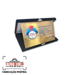 PLACA DE HOMENAGEM COM ESTOJO - Placa em ao inox escovado e gravada com impresso digital U.V. com estojo de veludo modelo luxo. Fbrica de placas de homenagem personalizadas. Para evento promocional de reconhecimento, vendas ou agradecimento.