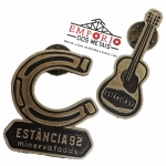 PIN EM RELEVO