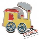 PIN EM RELEVO