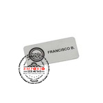 Crach em Ao Inox Escovado - Crach em ao inox escovado e gravado com impresso digital. Crachs personalizados com logo e dizeres gravados e montados com m e contra chapa ou alfinete de segurana no verso.