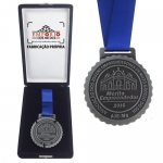 Medalha mrito - Medalha mrito empreendedor. Medalha em em relevo. Medalha personalizada. Medalha para eventos. Medalhas com estojo de veludo. Medalha com banho de prata velha.