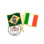 Pin Brasil x Irlanda - Pin Bandeira Cruzada. Pin bandeira dos pases. Pin em relevo dourado. Pin promocional. Pin personalizado.